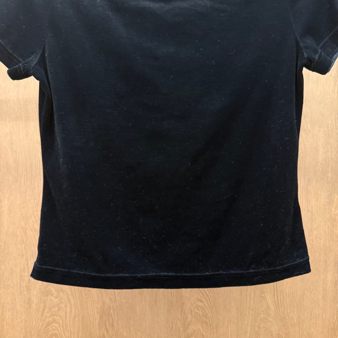 꾸레쥬 벨벳 반팔 티셔츠 스터드 리본 트리밍 스퀘어넥 슬림핏 블랙 상품이미지5