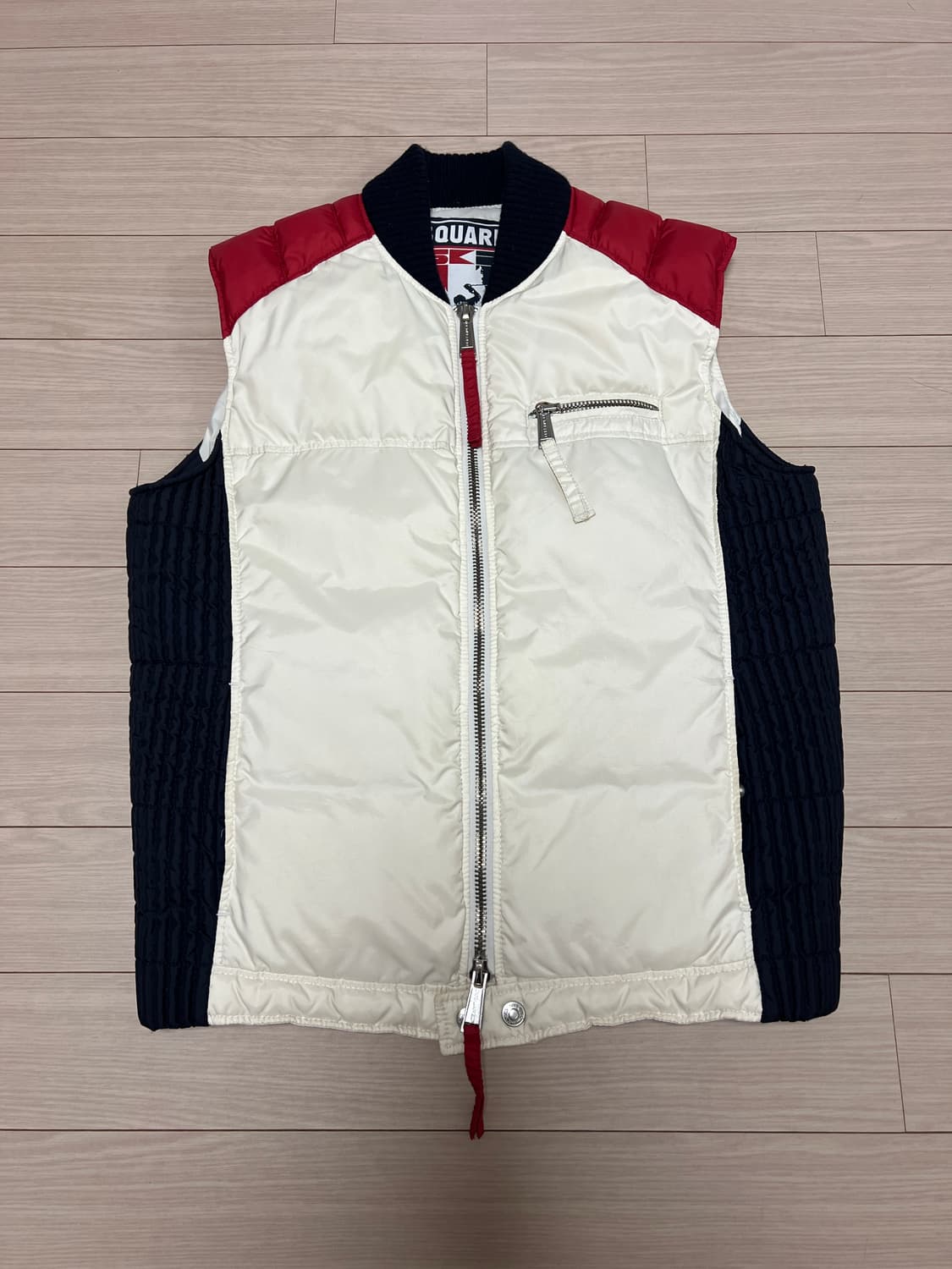 디스퀘어드 패딩 베스트 / 화이트네이비 배색 / 겨울 레이어드 상품이미지1