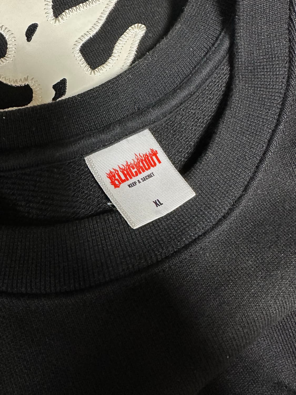 블랙아웃 본 스웻셔츠 맨투맨 블랙 상품이미지3