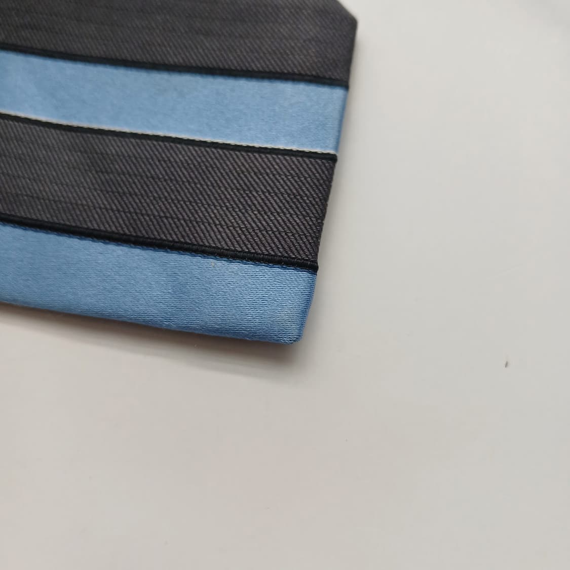 DKNY 실크 블루 스트라이프 넥타이 8.3cm A등급 A18681
 상품이미지8