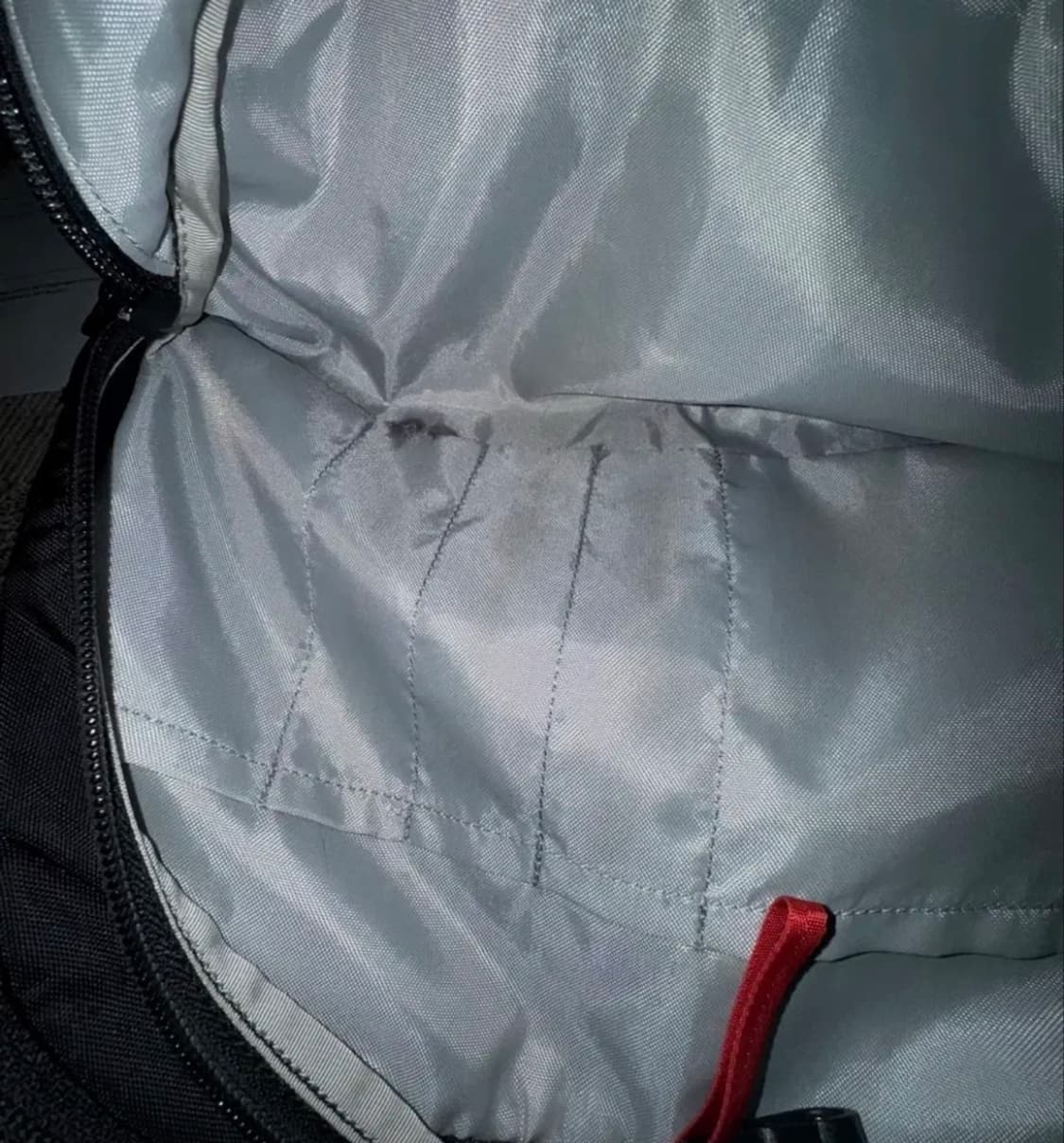 아크테릭스 맨티스 32 백팩 블랙  마지막 잉크 살짝 오염있어서 저렴하게 상품이미지4