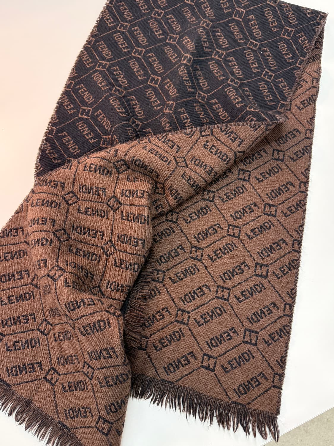 펜디 머플러 상품이미지1