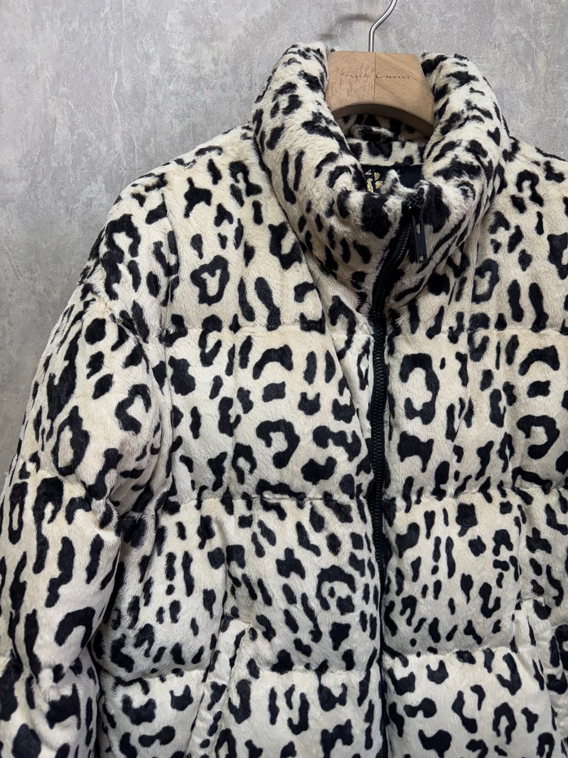 M / Moose Knuckles 무스너클 라니 송치 레오파드 패딩 푸퍼 상품이미지4