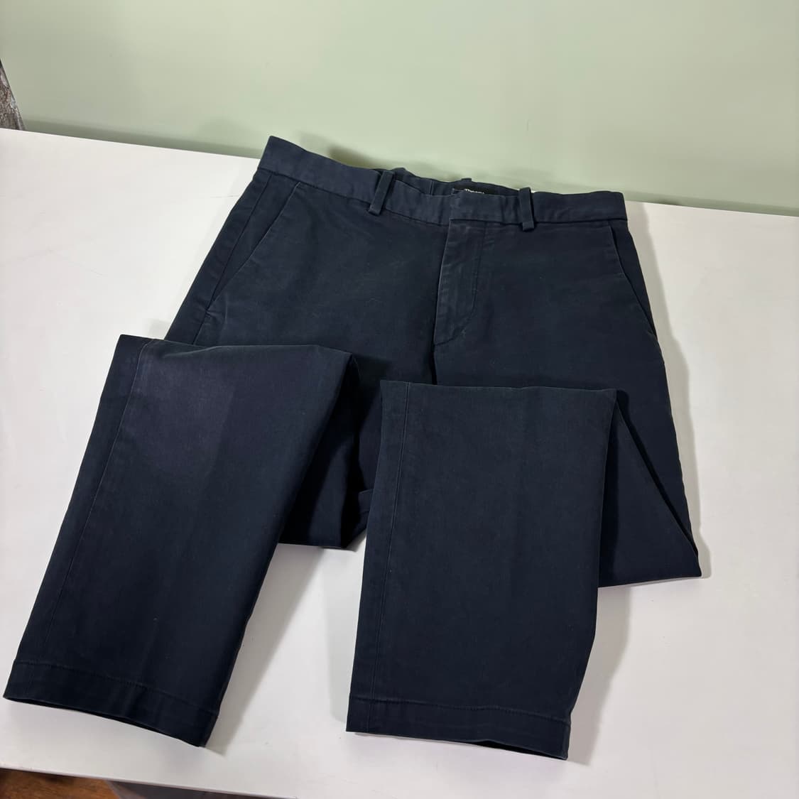 28 띠어리 다크네이비 테이퍼드핏 치노팬츠 상품이미지1