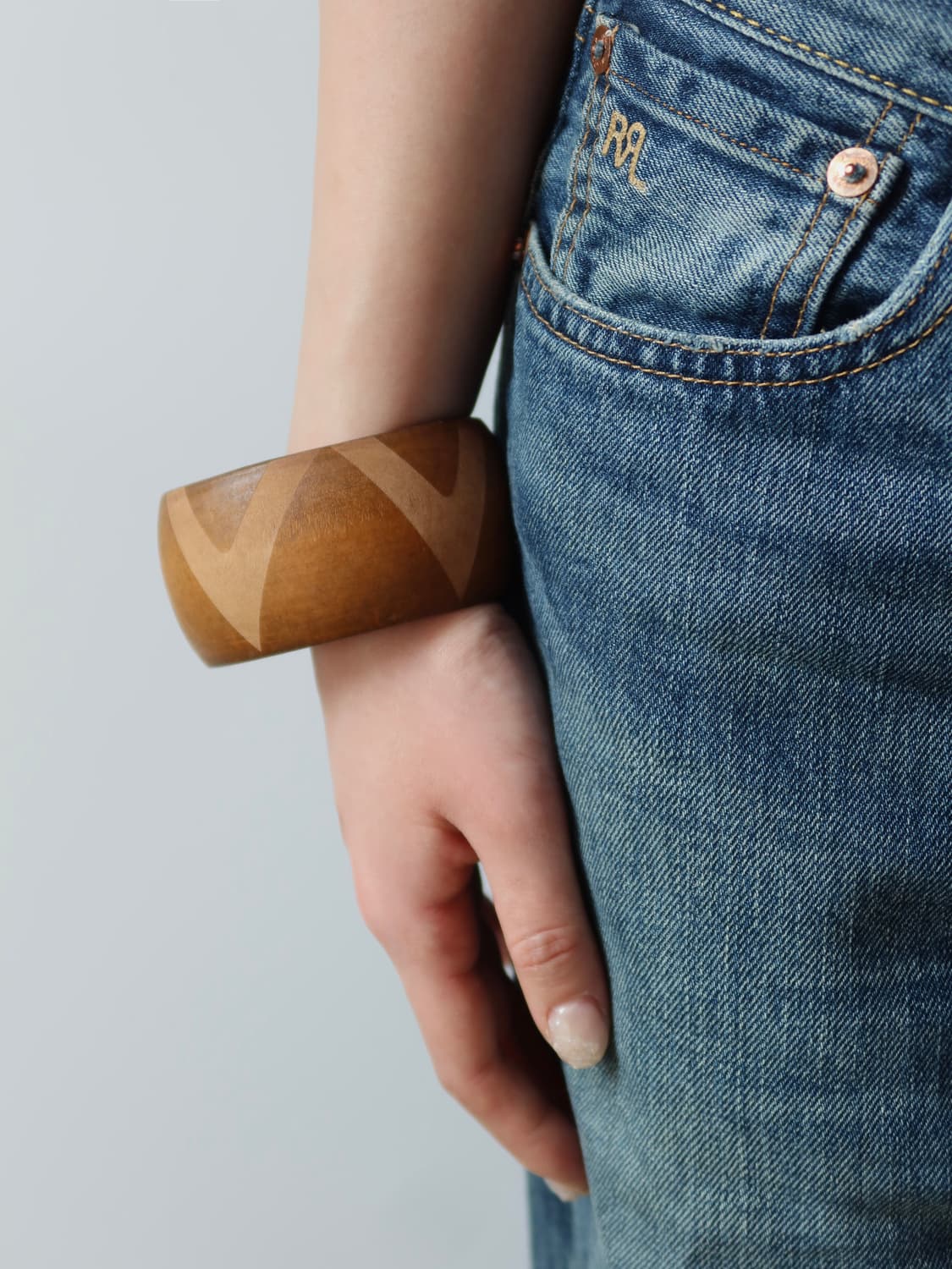 V pattern wood bangle 상품이미지1