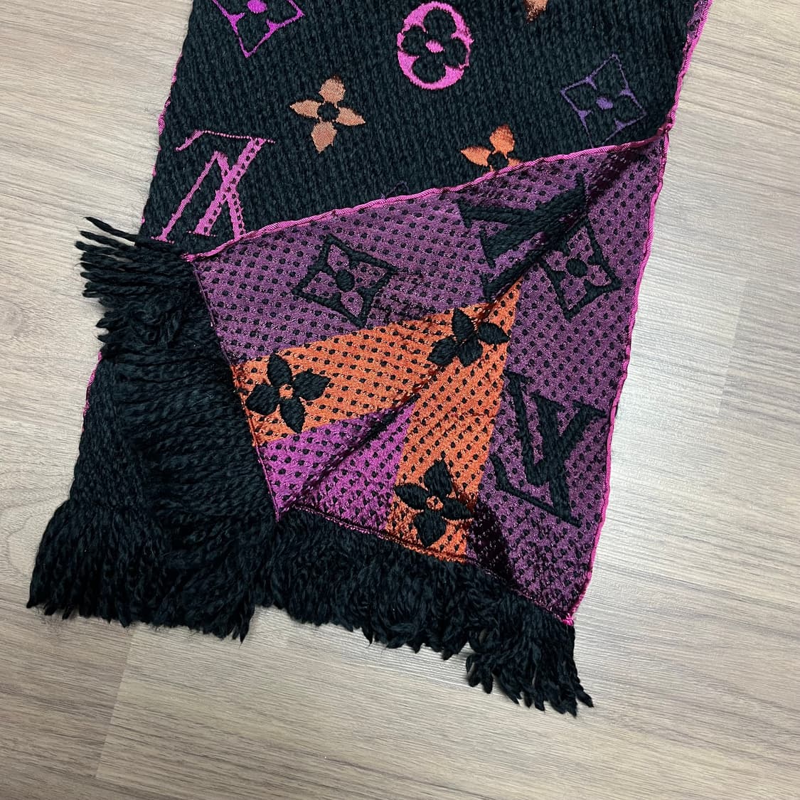 루이비통 로고마니아 모노그램 머플러 상품이미지3