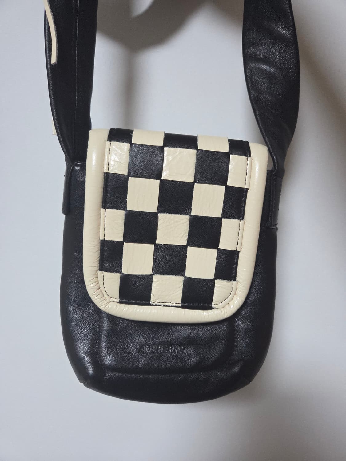 아더에러 보드백 상품이미지2