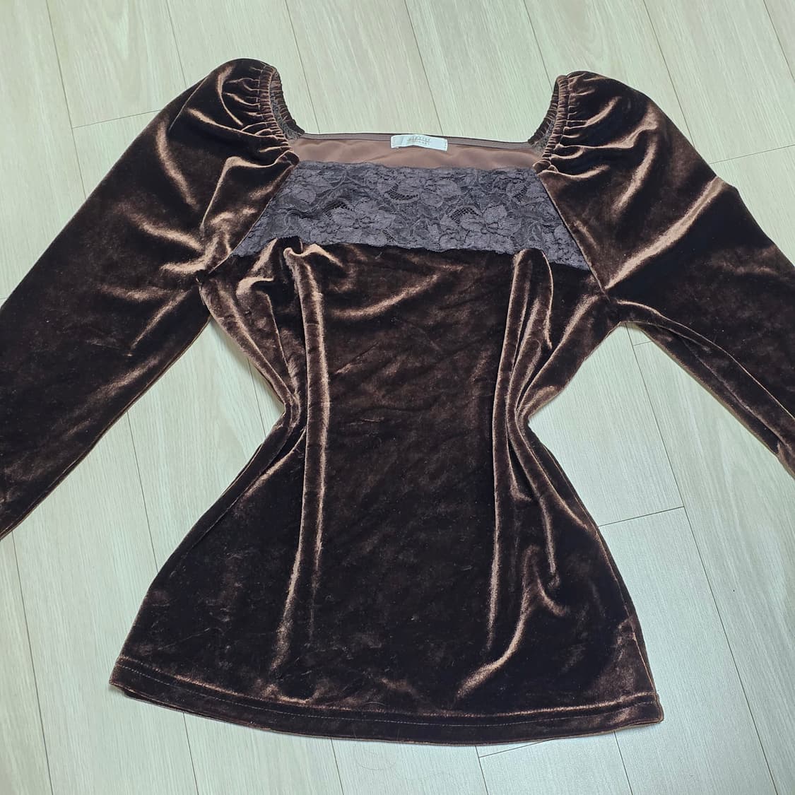 라떼갸루모리걸st 벨벳브라운레이스 오프숄더 블라우스 상품이미지3