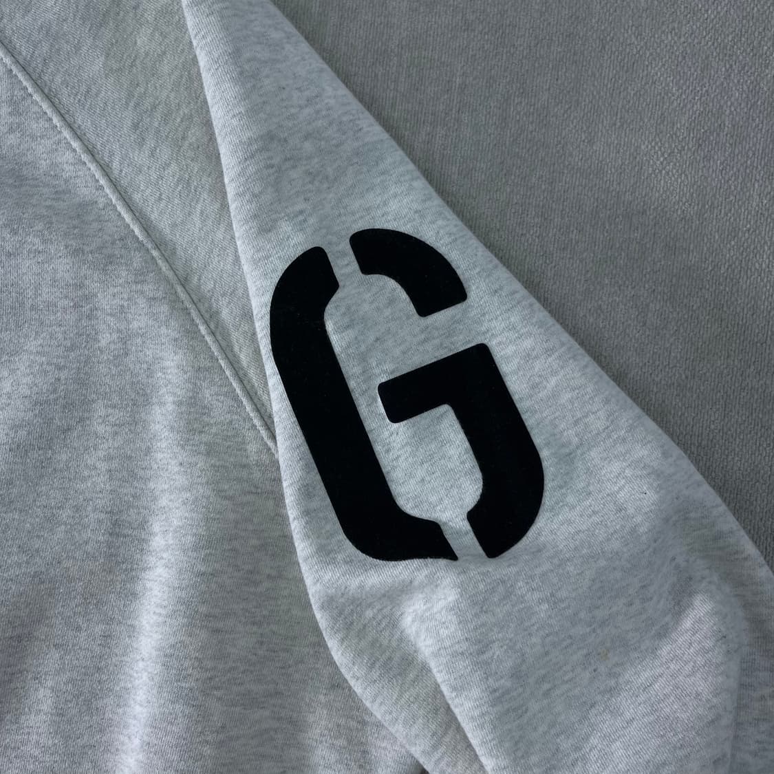 100 피오갓 에센셜 사이드 FG로고 맨투맨  상품이미지4