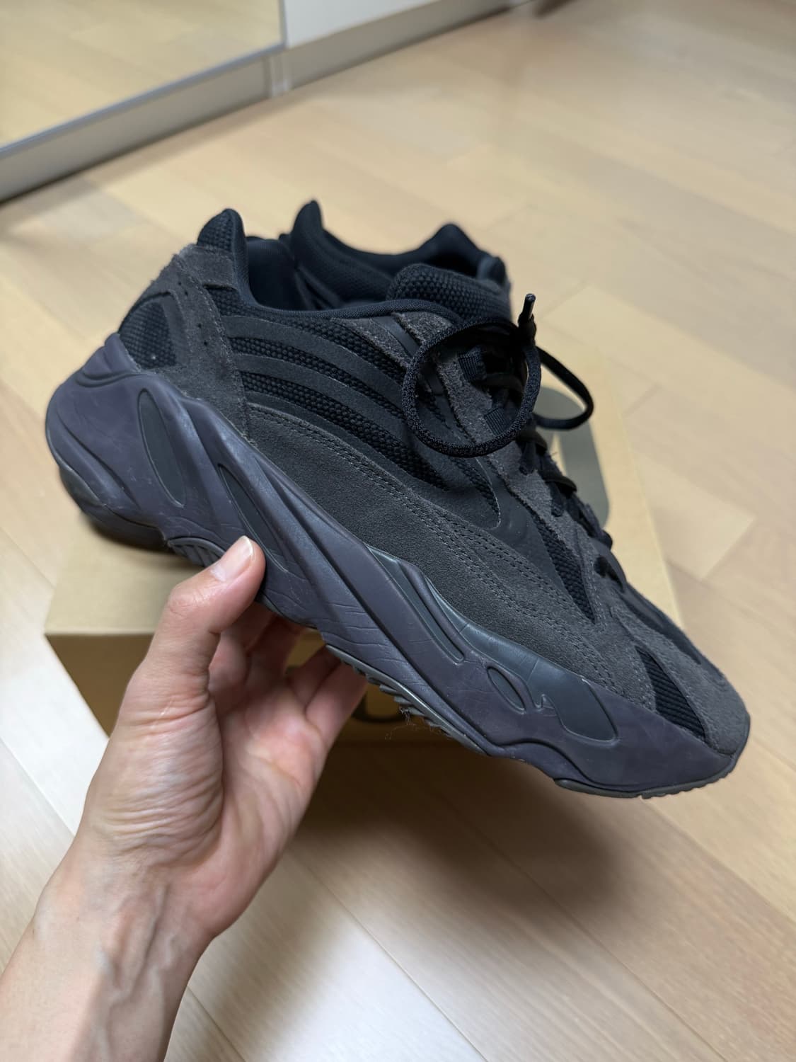 이지 부스트 700 V2 반타 상품이미지3