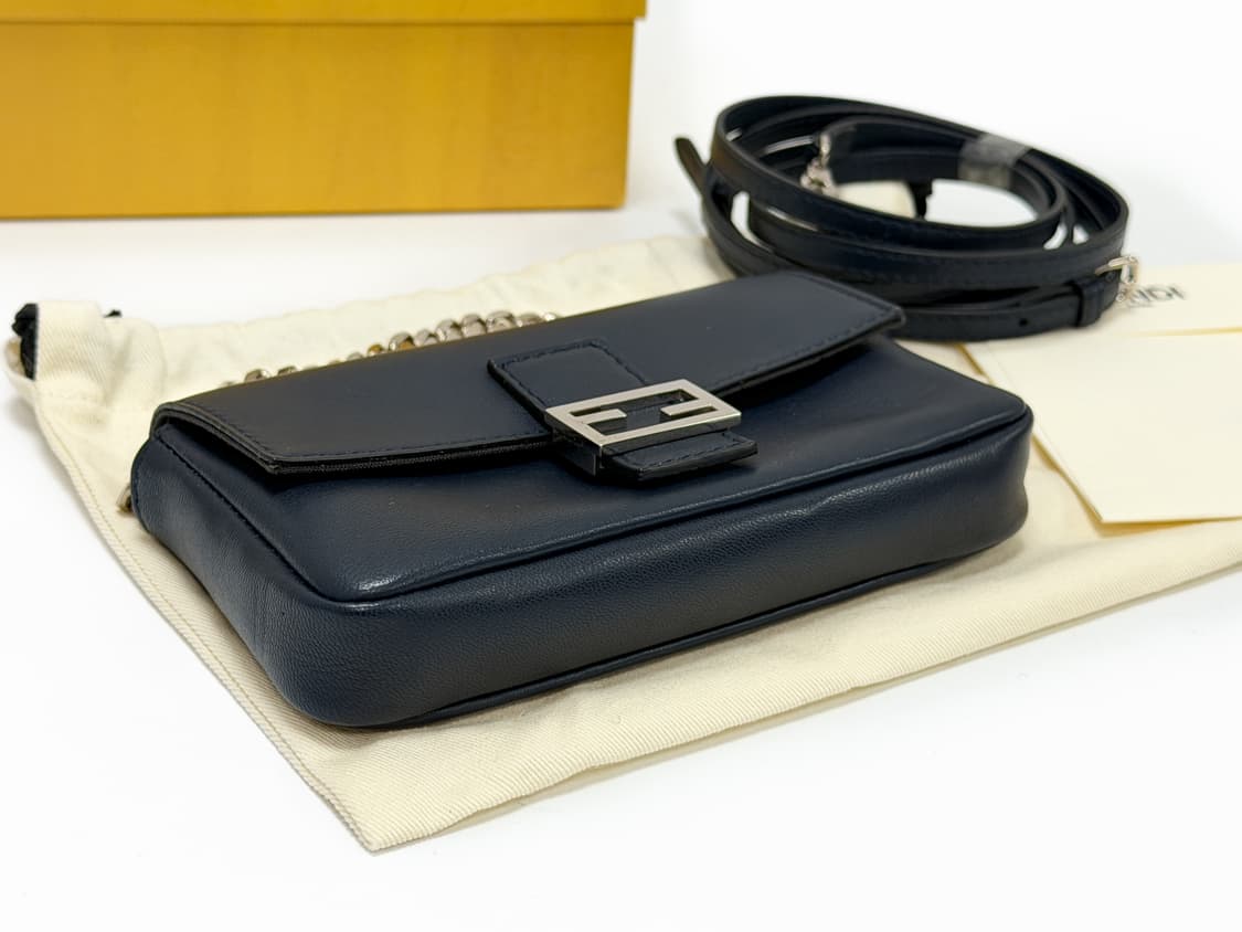 펜디 마이크로 바게트 나파 레더 체인 크로스백 상품이미지4