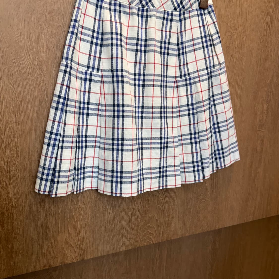 버버리 런던 플리츠 미디 스커트 노바체크 디테일 A라인 화이트 상품이미지8