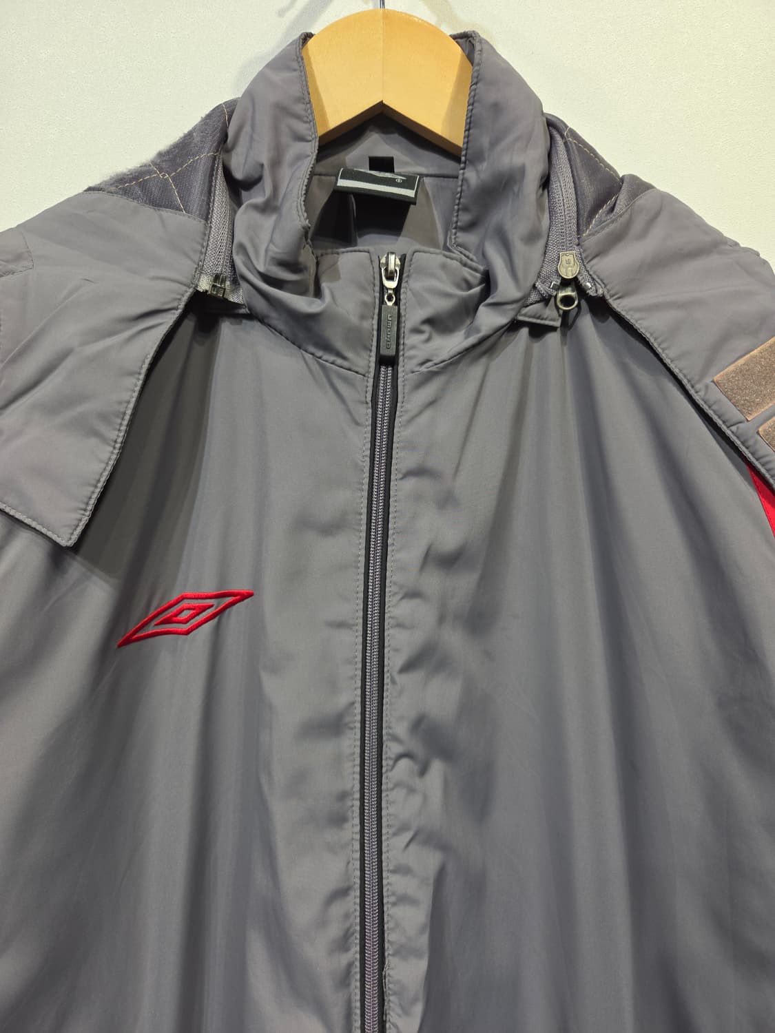 엄브로(UMBRO) 퀼팅 안감 후드 배색 자켓 상품이미지3