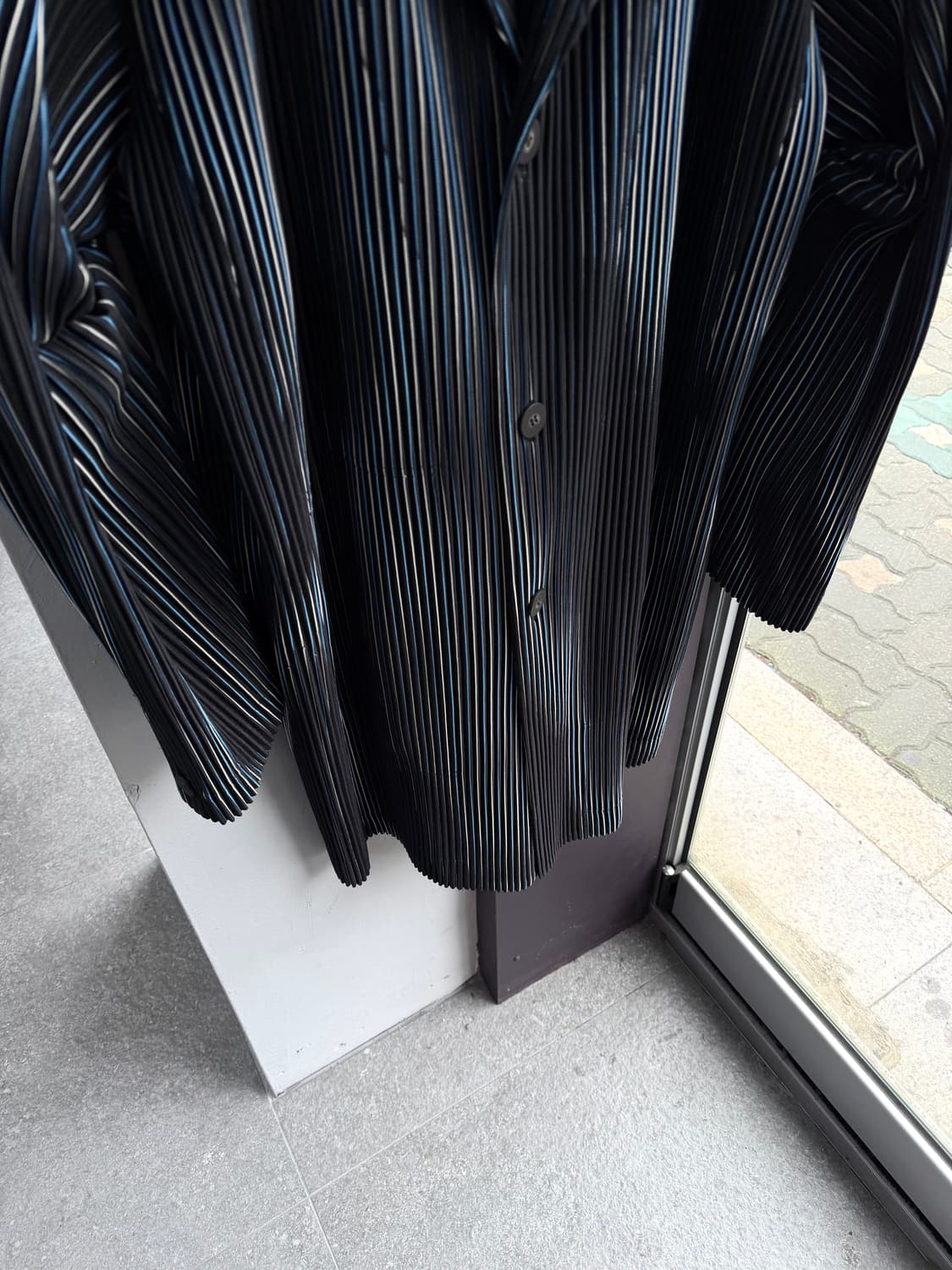 4/ 이세이미야케 옴므플리세 런웨이 C커브드 롱자켓 상품이미지4