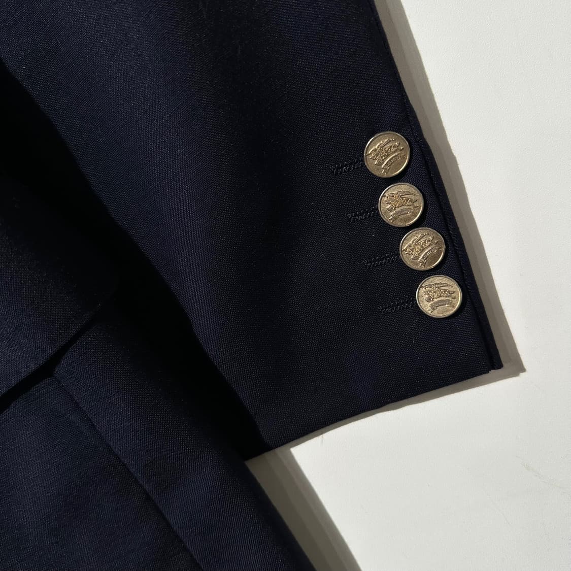 버버리 울 모헤어 금장버튼 더블 블레이저 자켓 네이비 상품이미지4