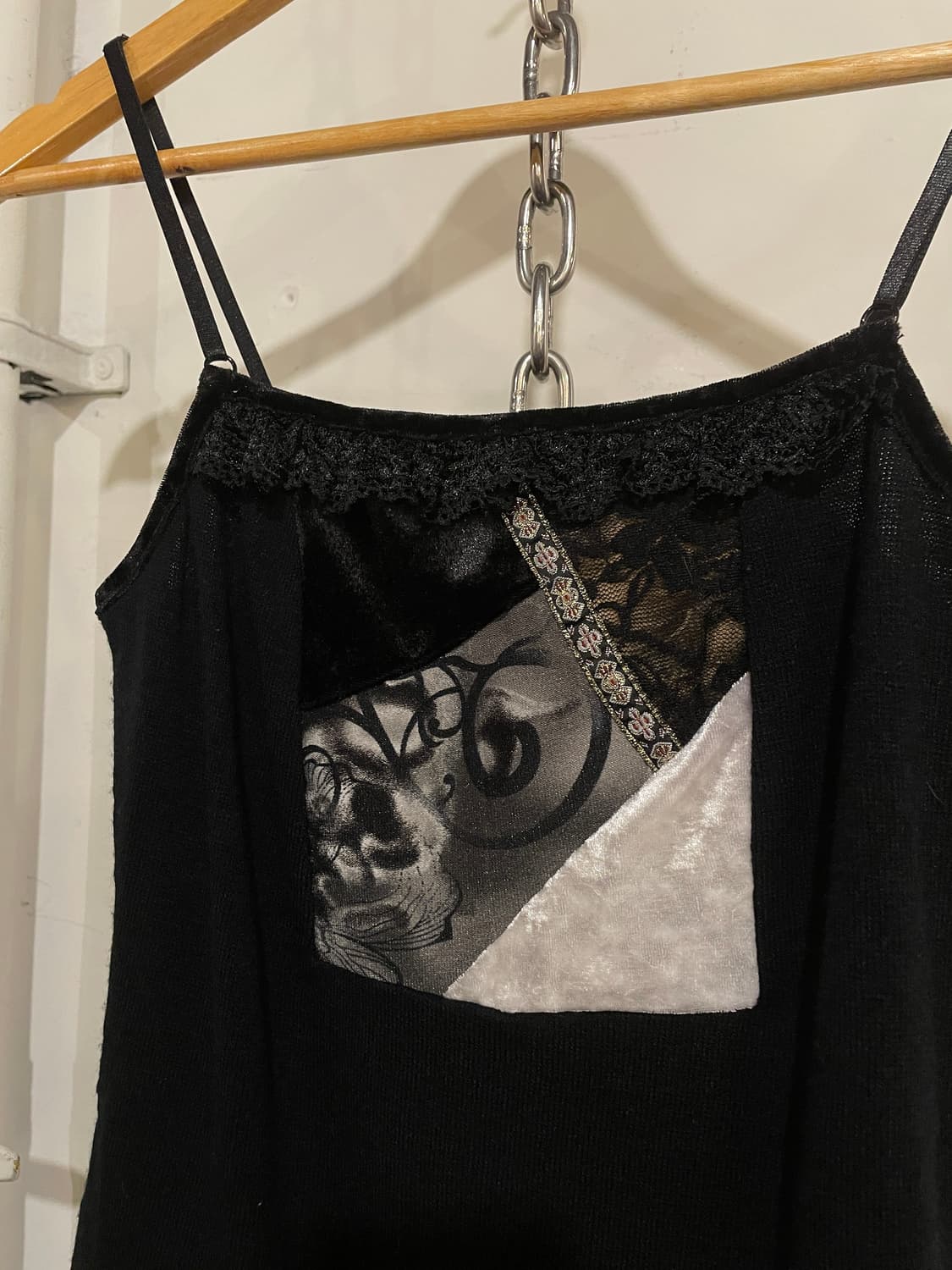 ozz on 오즈온 벨벳 레이어드 패치워크 레이스 블랙 니트 슬리브리스 상품이미지2