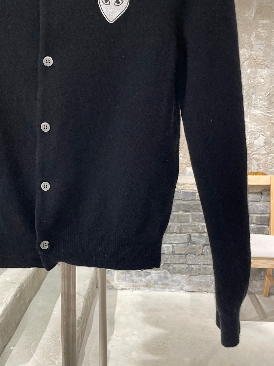 꼼데가르송 플레이 블랙 화이트 하트 와펜 울 가디건 상품이미지5