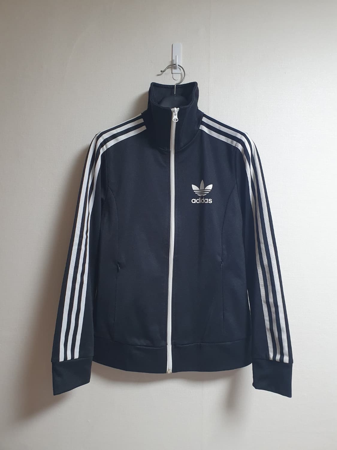 아디다스 유로파 트랙탑 져지 블랙 바디 화이트 삼선 95 상품이미지1