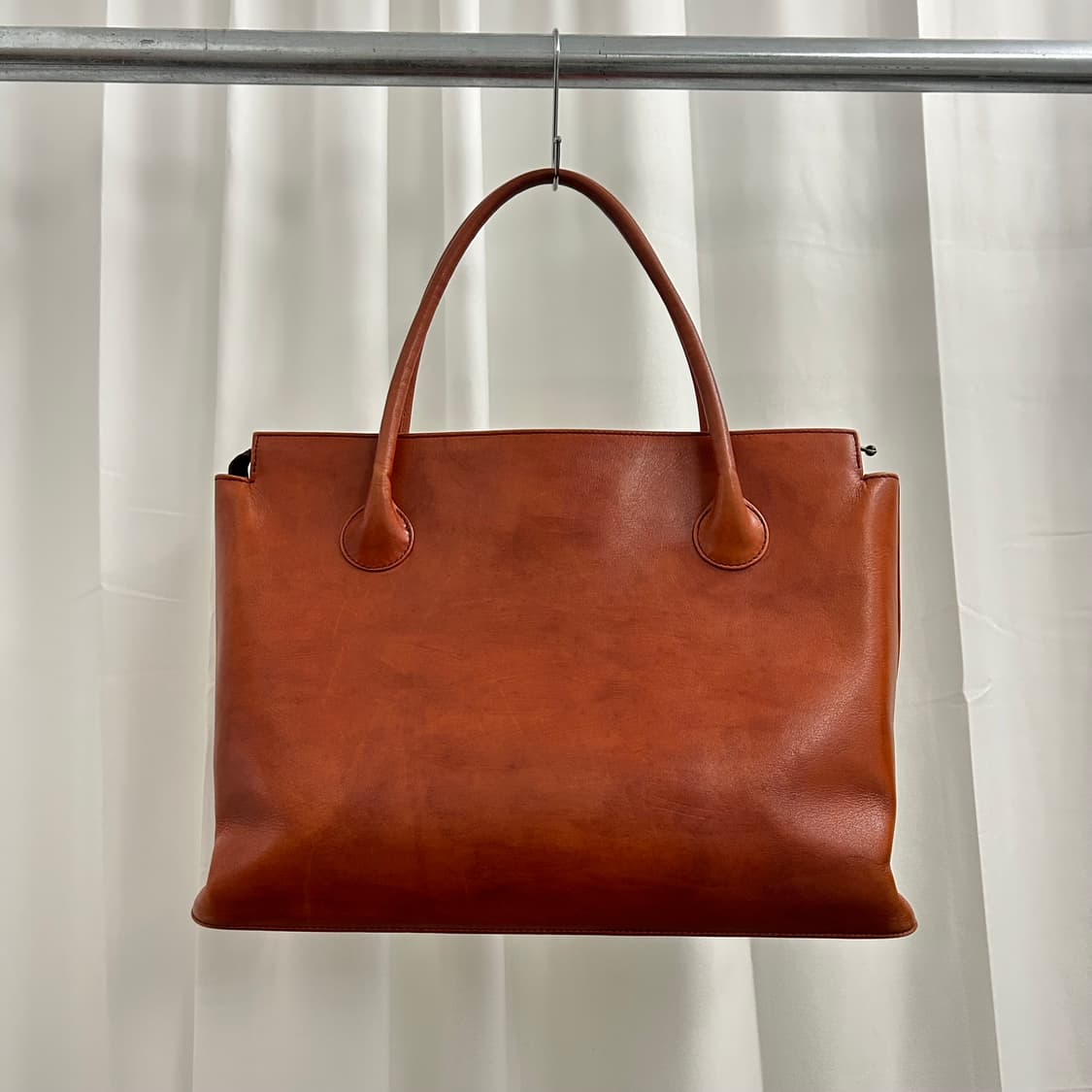 이세이 미야케 IM 레더 토트백 상품이미지1