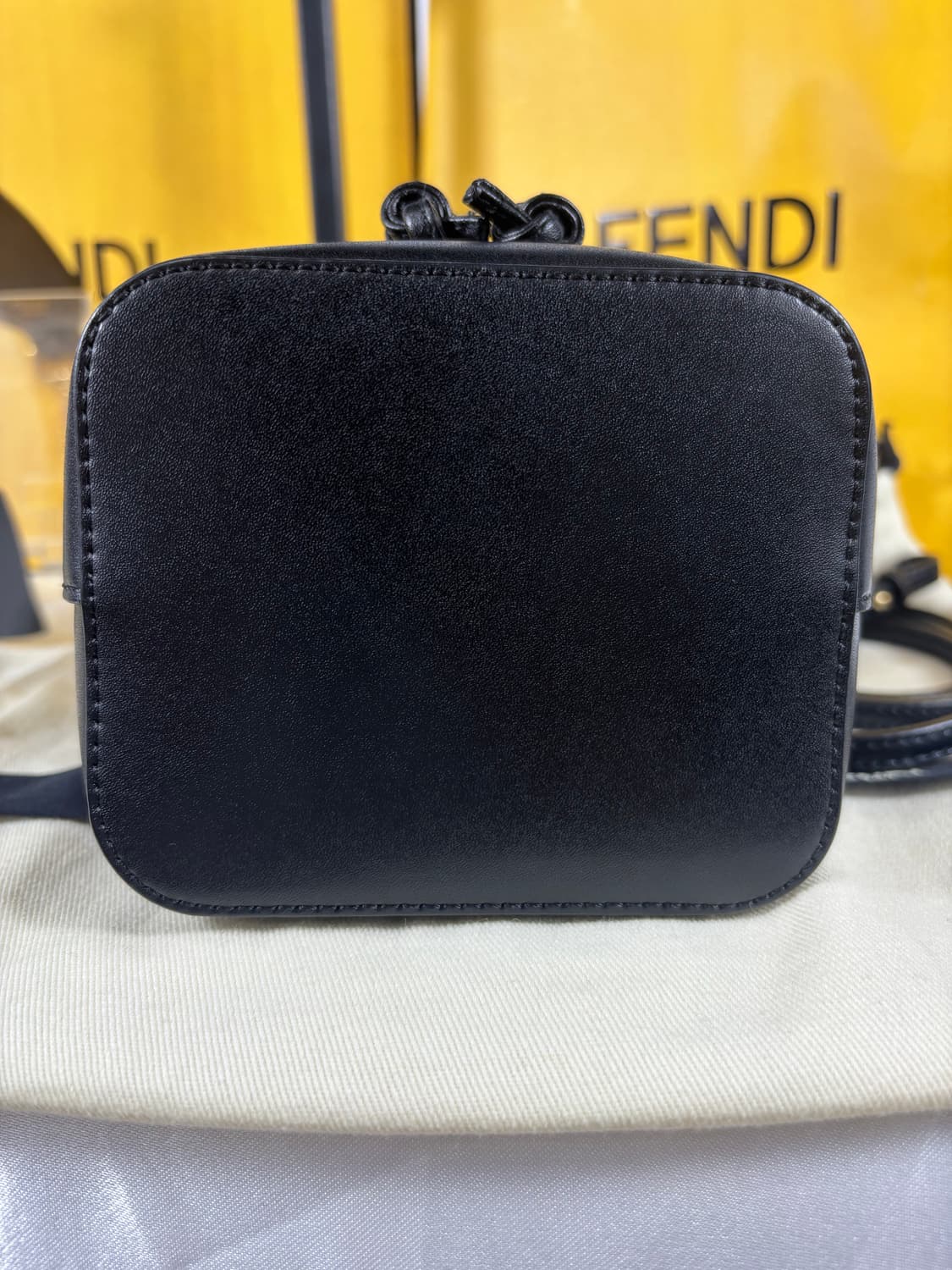 (새상품급/풀구성)펜디 몬트레조 버킷백+미니 스트랩유 상품이미지6