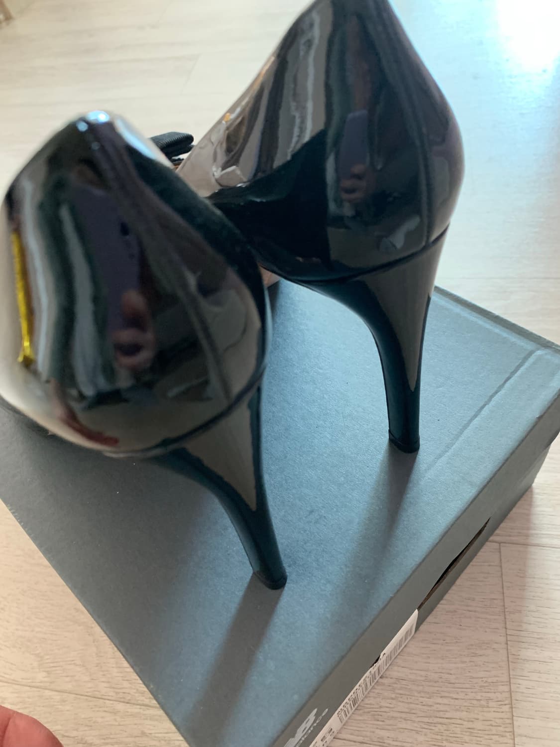 [240-245] 페라가모 까를라 7cm 유광 금장바라  리본구두 상품이미지7