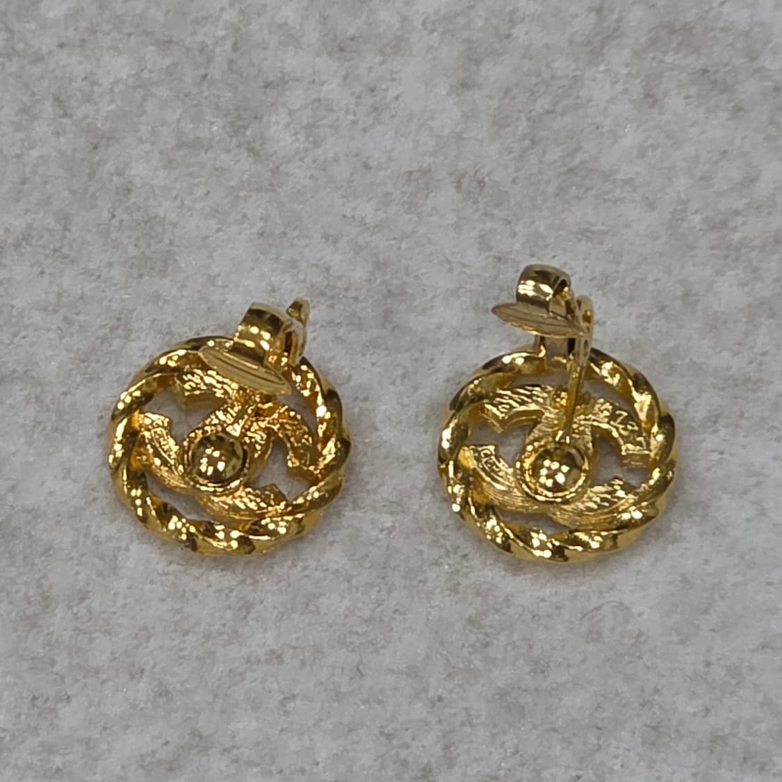(~연말까지 할인가)샤넬 금장 cc 로고 큐빅 귀걸이 상품이미지3