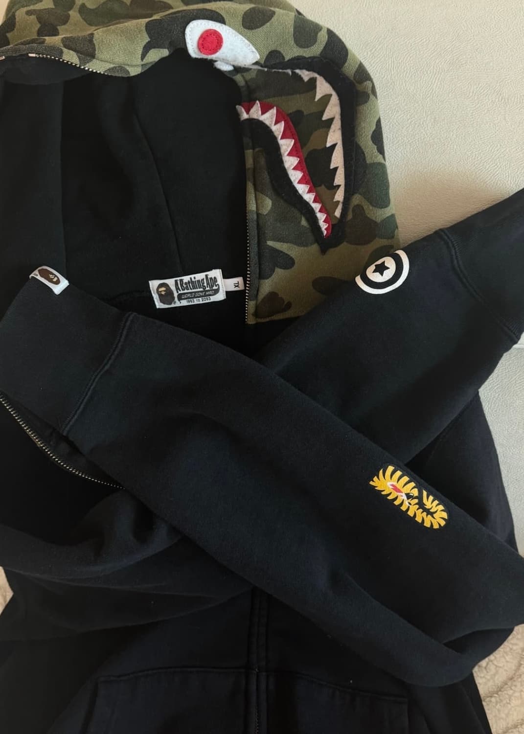 베이프 샤크 후드집업 상품이미지1