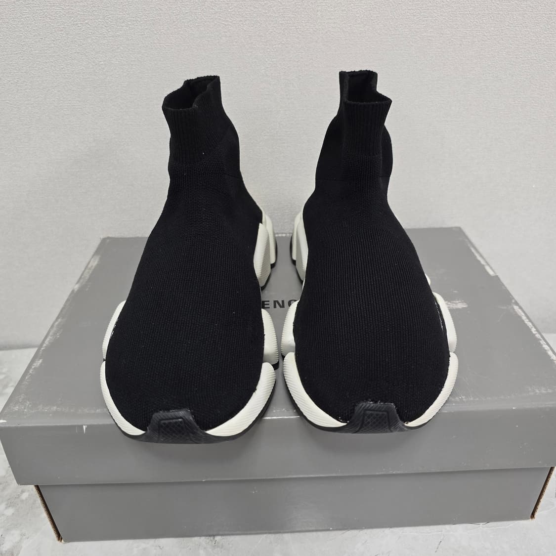 발렌시아가 스피드러너 2.0 스니커즈 신발 37사이즈 240 245 판매 상품이미지2