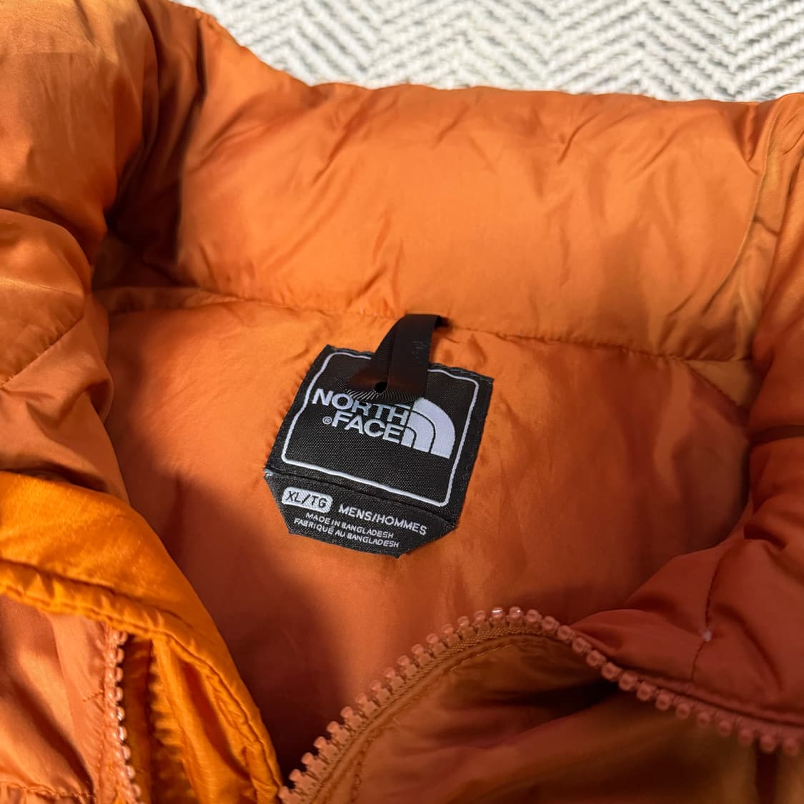 [105] 노스페이스 센터로고 무광 오렌지 700 눕시 패딩 상품이미지4