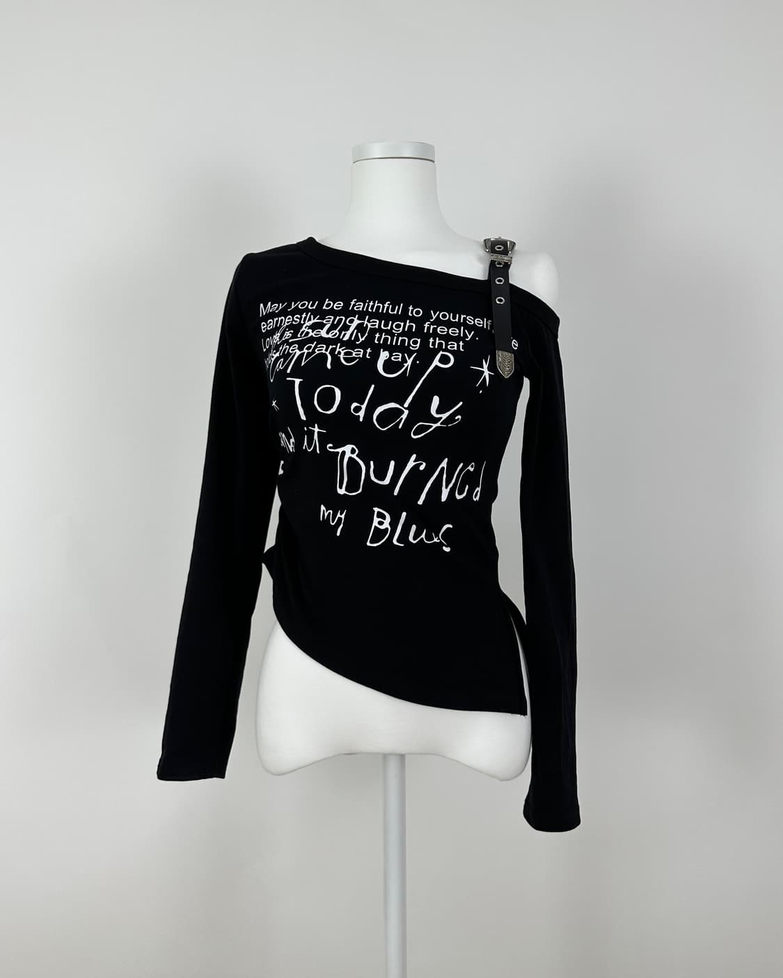 블랙 레터링 언발 긴팔티 상품이미지5