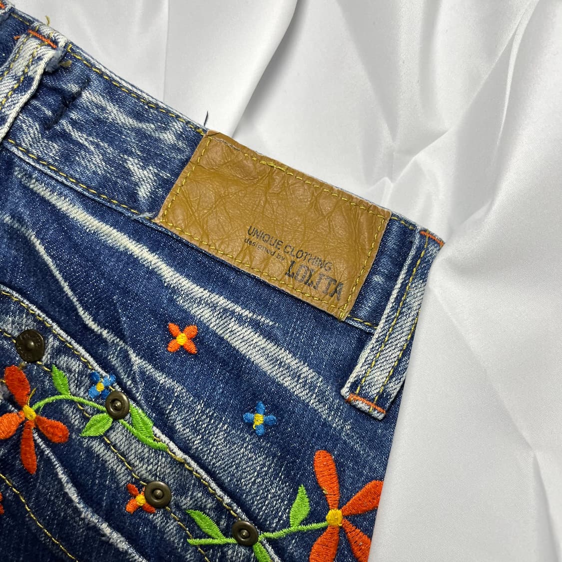 Lolita Jeans . 엠브로이드 부츠컷 워싱진 상품이미지6