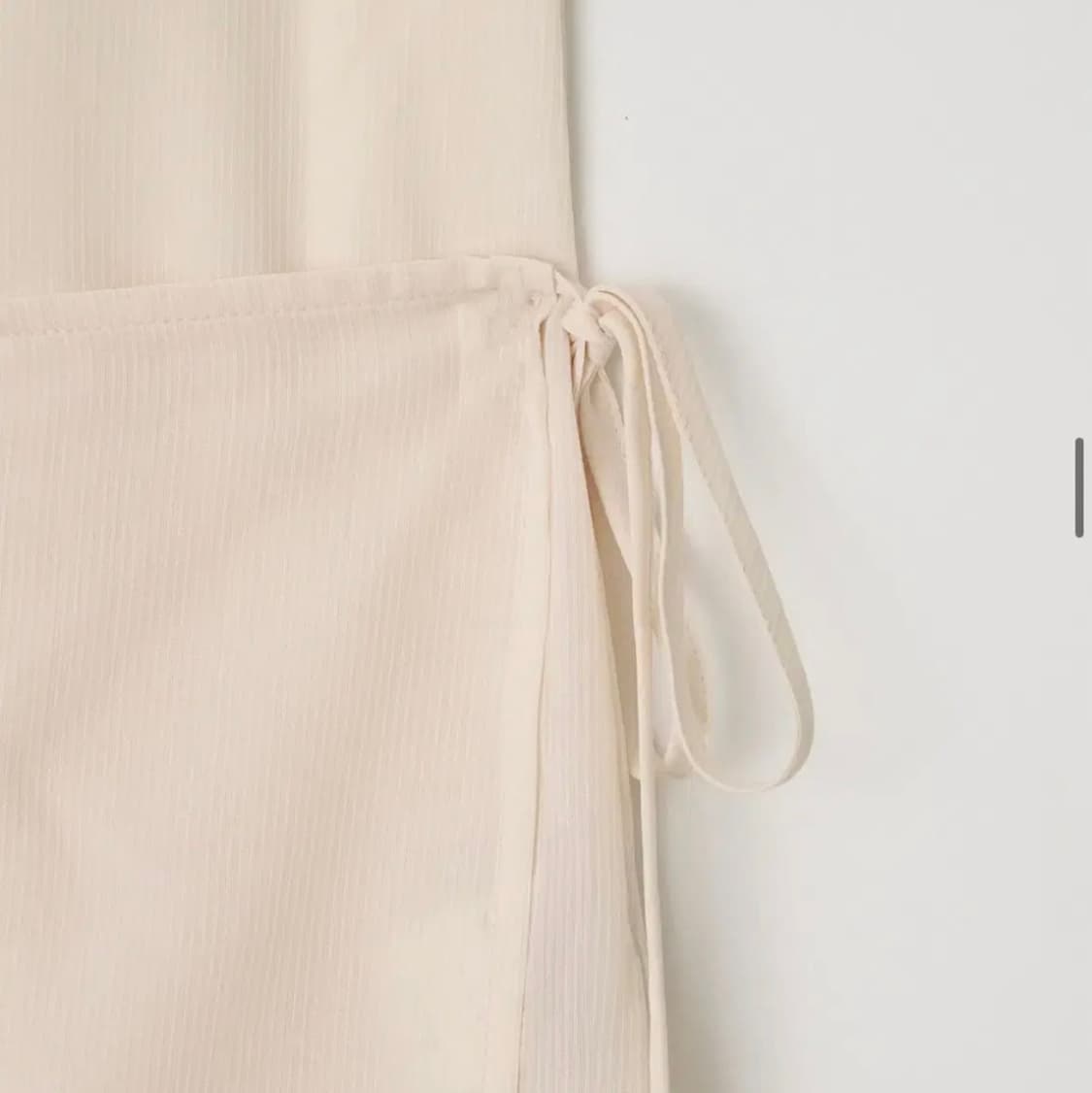 유라고 Layered sleeveless wrap dress cream 상품이미지5