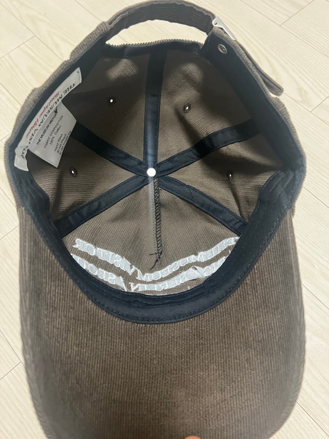 더뮤지엄비지터 볼캡 브라운 상품이미지2