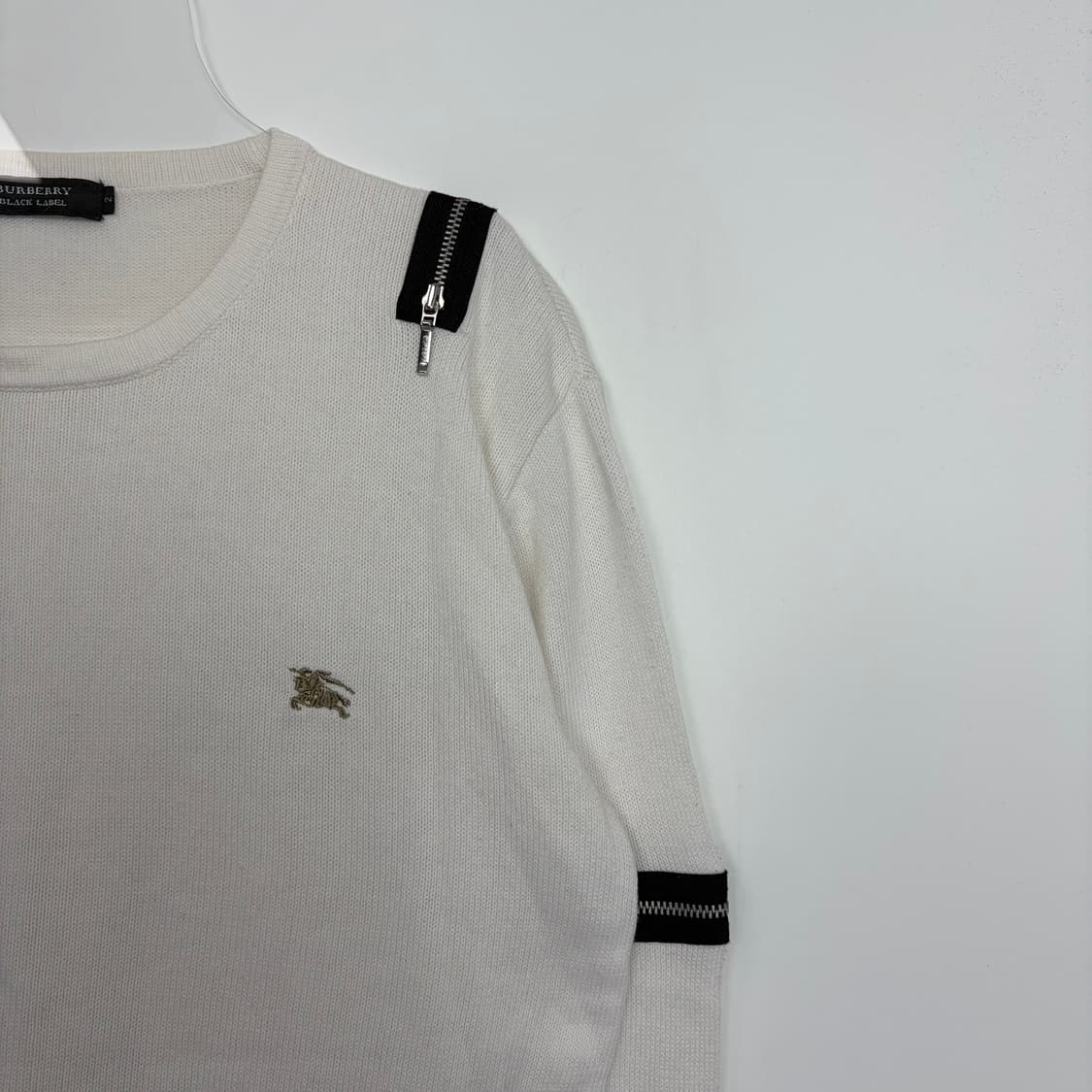 버버리 지퍼 니트 티셔츠 상품이미지3