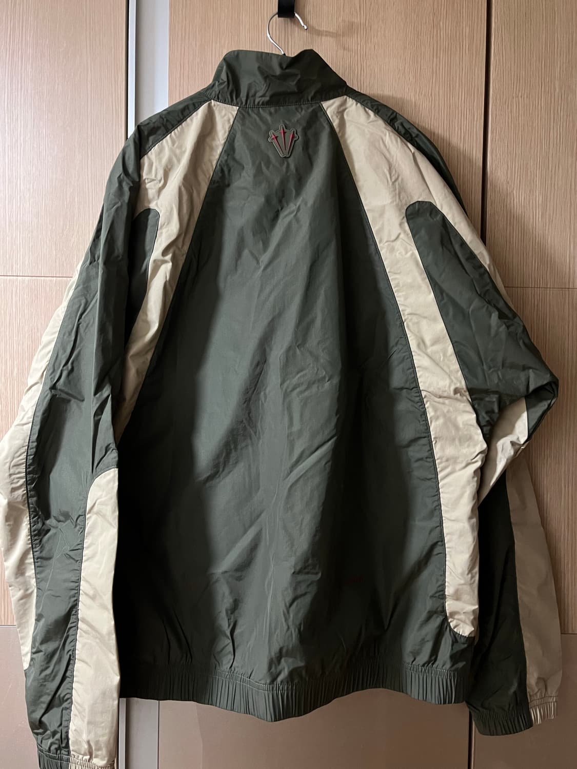 나이키 x 드레이크 녹타 나일론 트랙 자켓 카키 M 새상품 팝니다 상품이미지8