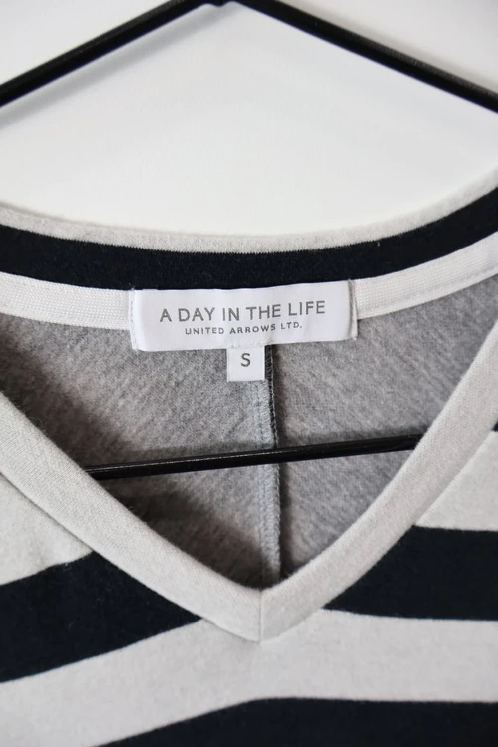 United Arrows Stripe V Neck Tee 상품이미지5
