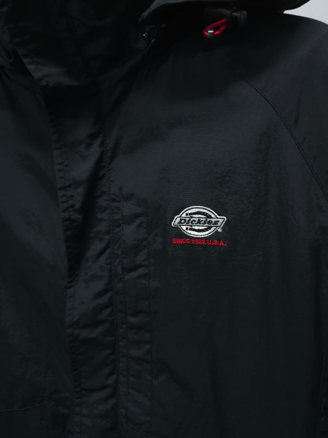 ​디키즈 여성 블랙/레드 배색 후드 바람막이 자켓 (S 사이즈) 상품이미지3