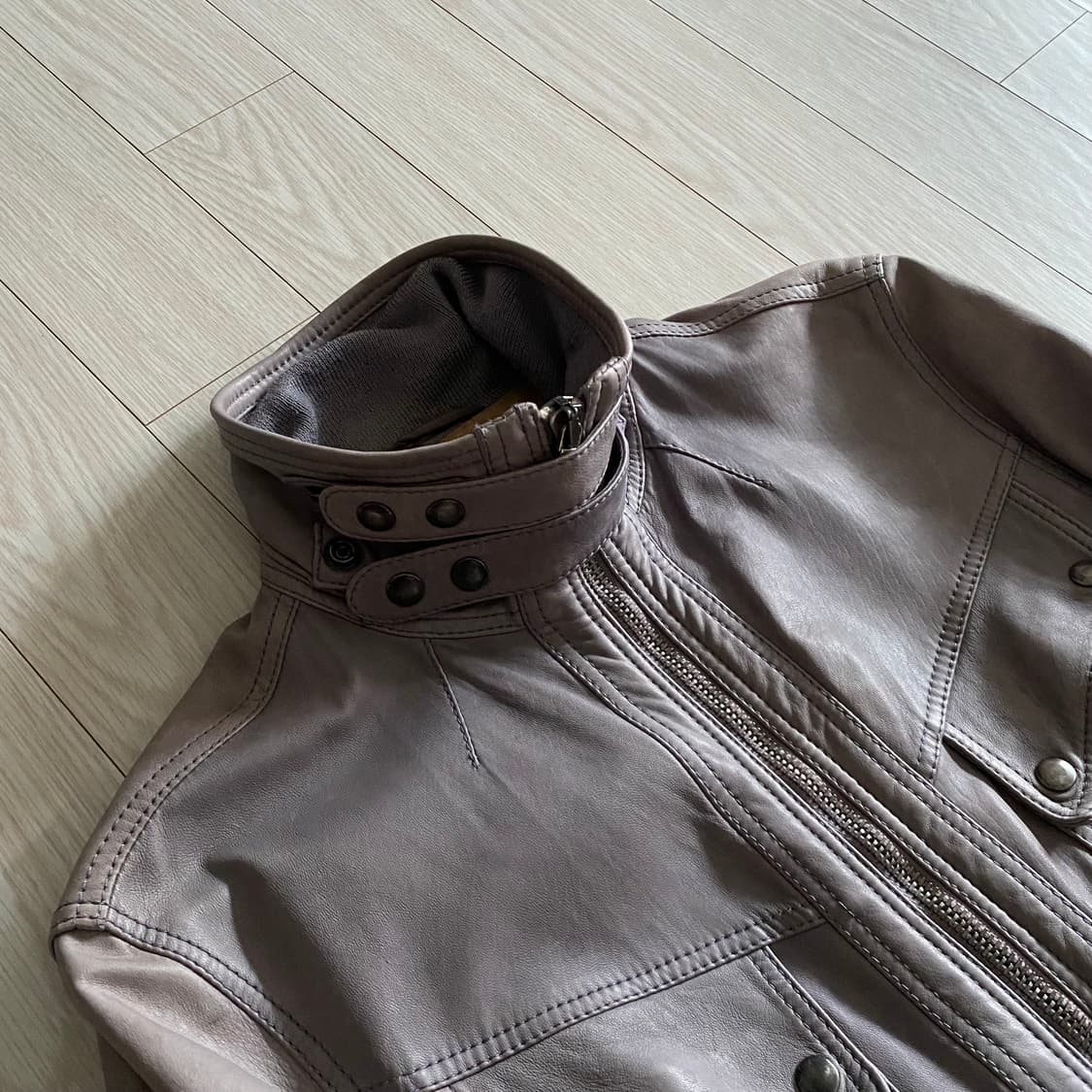 [48] 마크 제이콥스 하이넥 레더 파카 그레이 상품이미지4