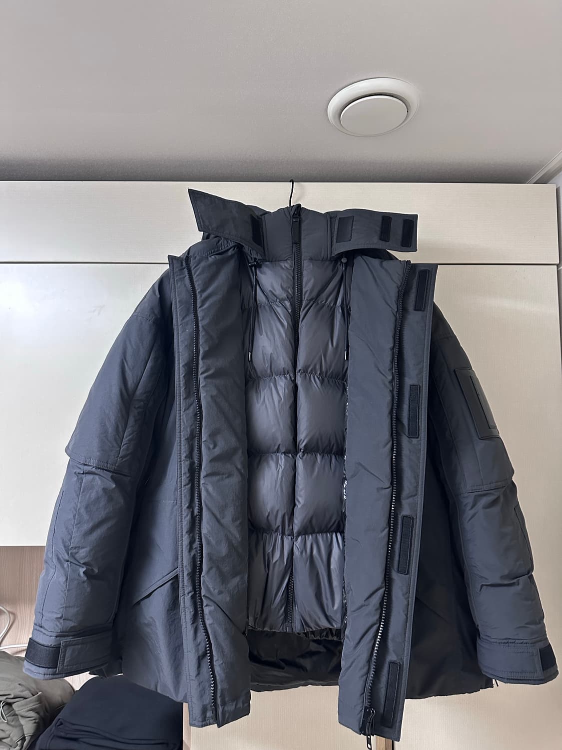 [52] JUUN.J 23FW 미드렝스 패딩 - 그레이 52 판매합니다. 상품이미지1