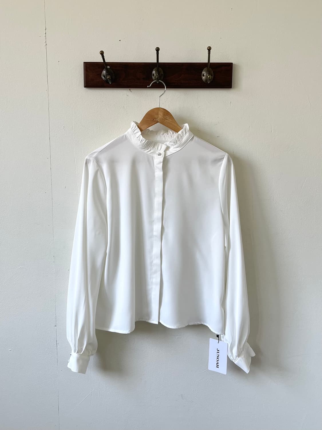 JUNOAH 화이트 블라우스 상품이미지1