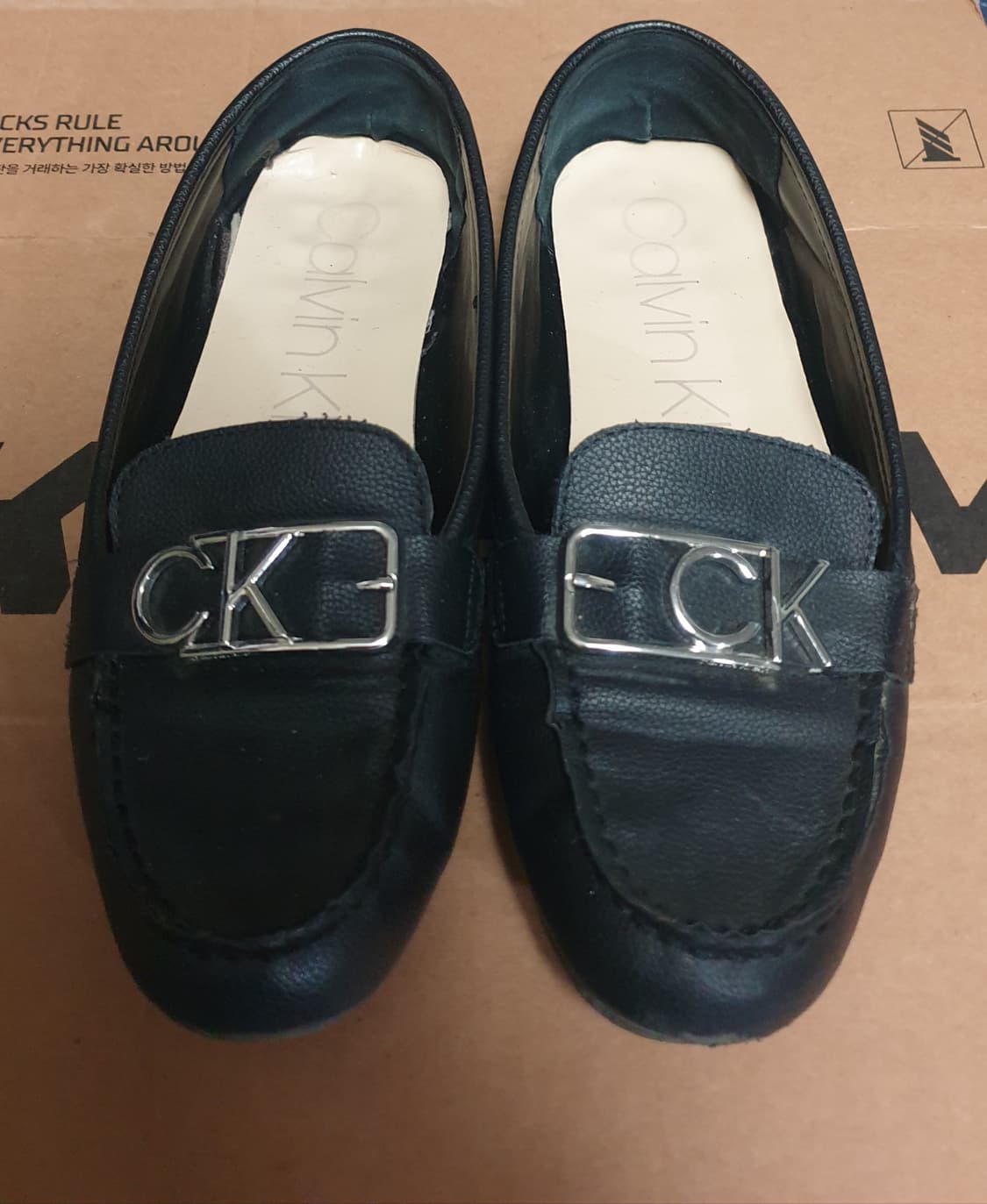 (희귀매물) 캘빈클라인 은장 CK로고 레더 보트 플랫슈즈 블랙 (245) 상품이미지1