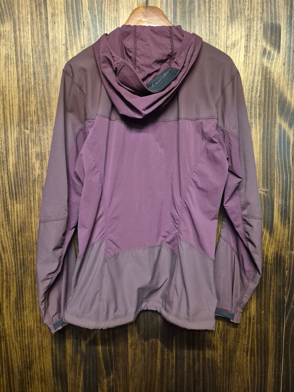 ARCTERYX BURGUNDY WINDBREAKER 상품이미지3