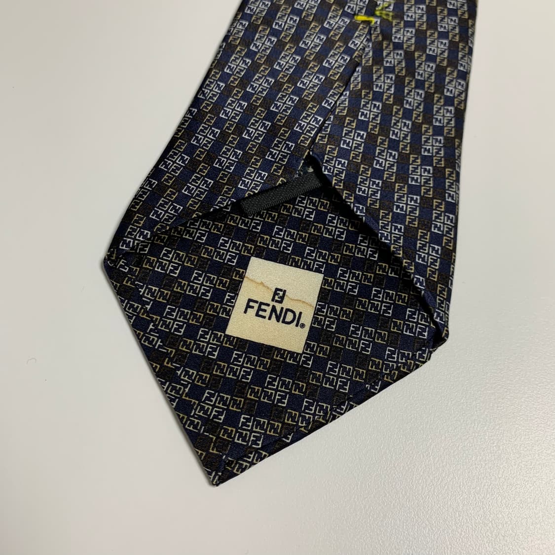 펜디(FENDI) FF모노그램 명품 신형넥타이 A등급 대검뒷면 9.4cm 상품이미지9