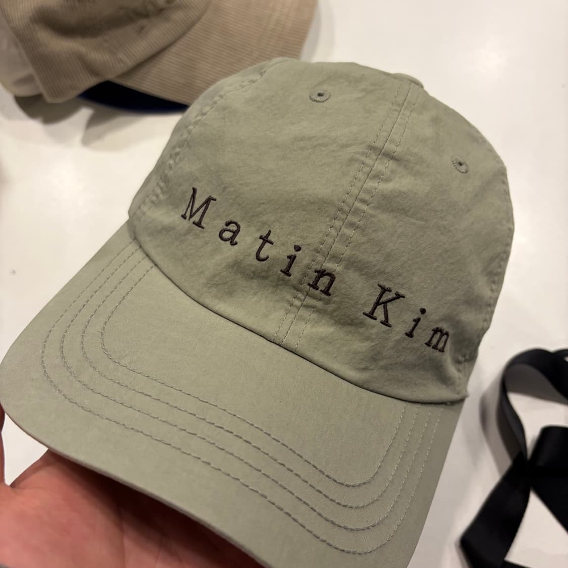마뗑킴 볼캡 카키색 모자 상품이미지2