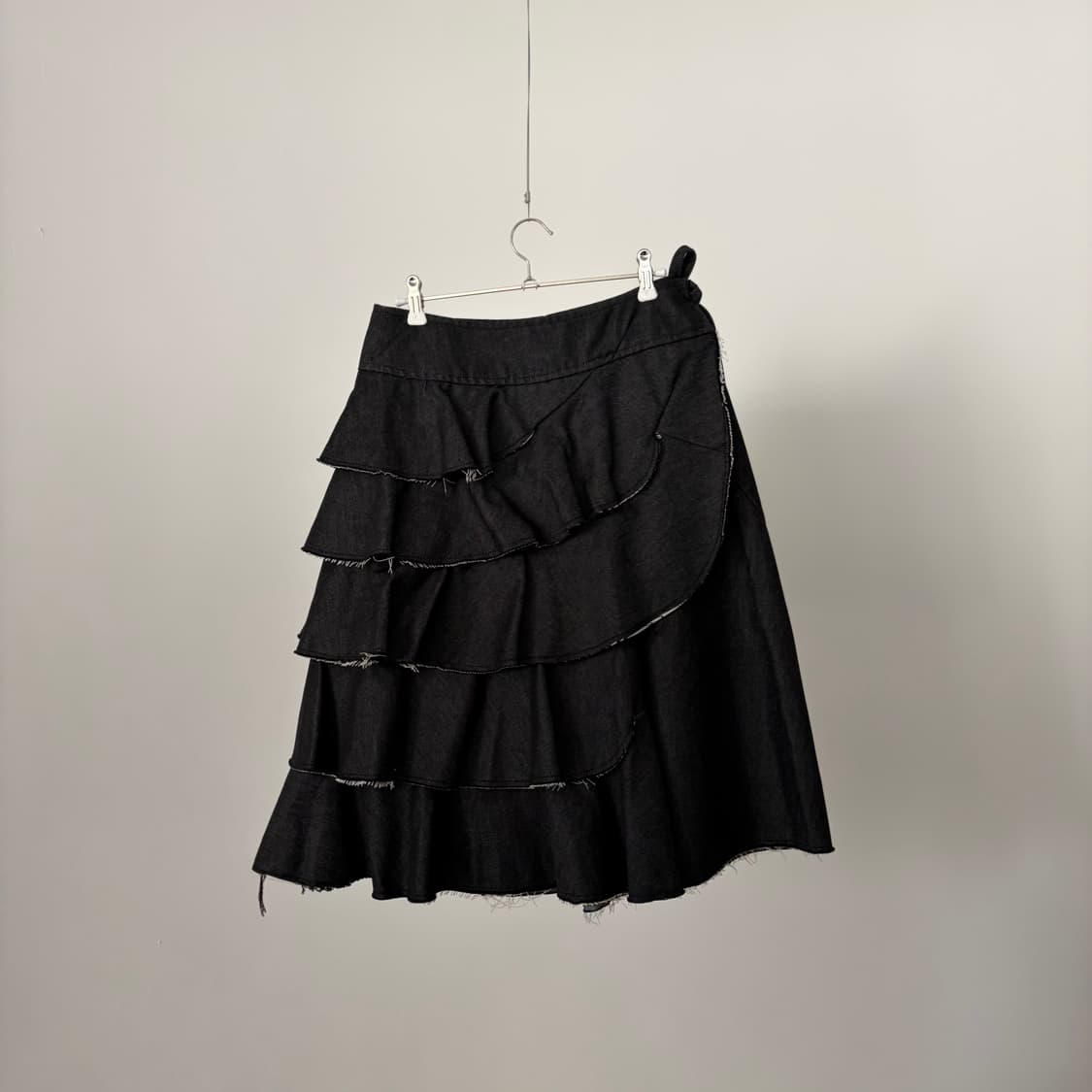 Ruffle Ribbon Distressed Denim Skirt 상품이미지4