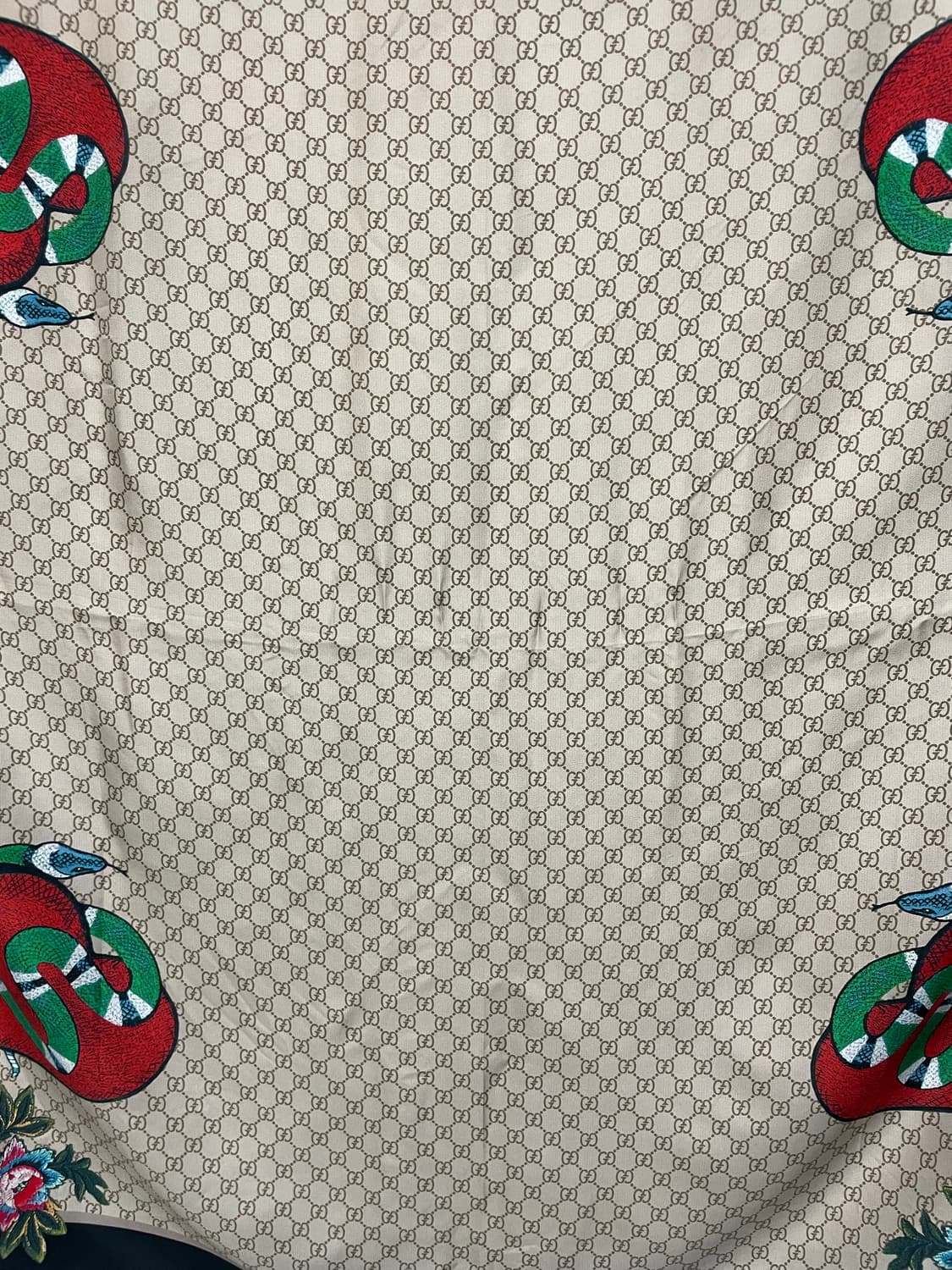 구찌 빅숄 실크 스카프 상품이미지3