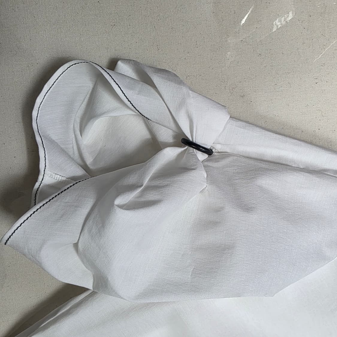 0749 JJ지고트 화이트 퍼프소매 블라우스 반팔 깔끔핏 상품이미지5