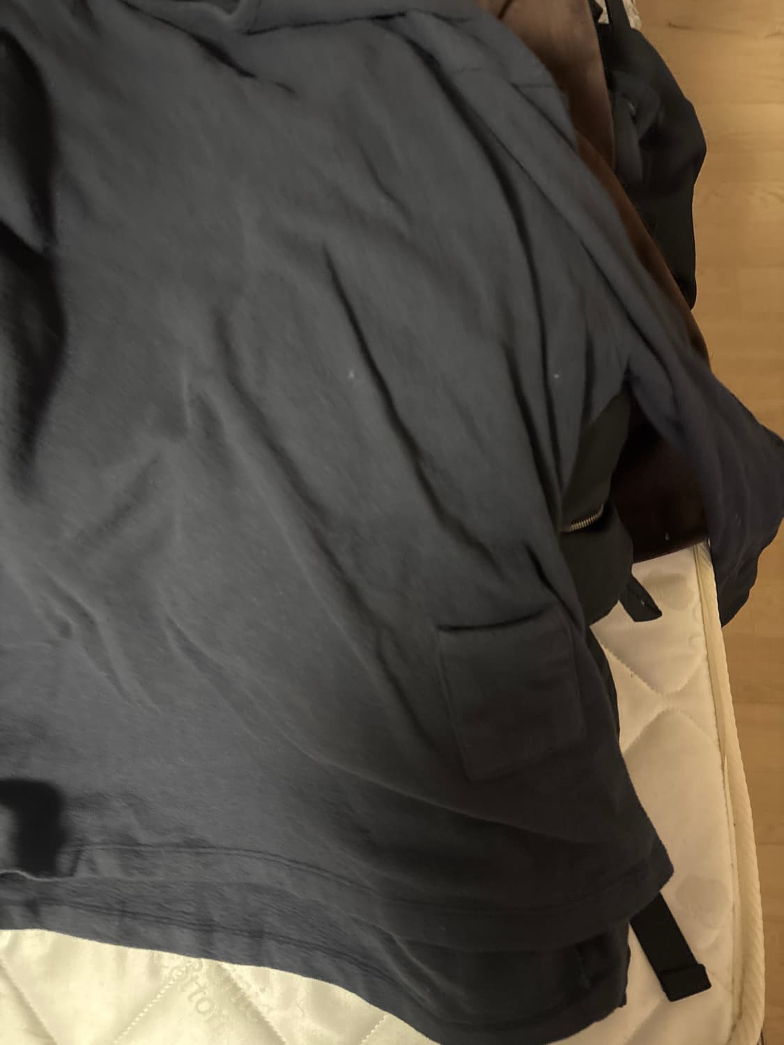 해칭룸 핑거홀 티셔츠 상품이미지3