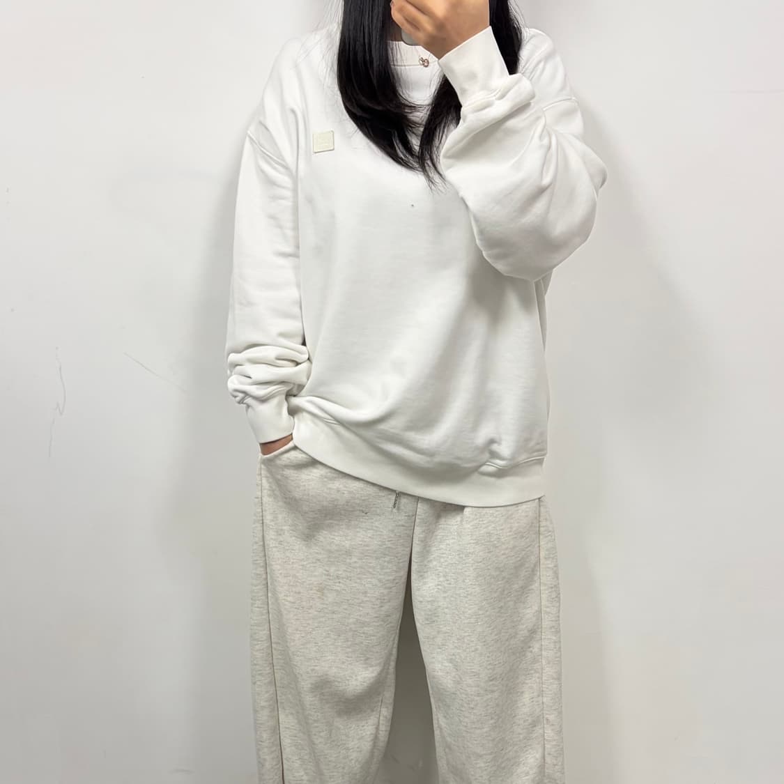 아크네스튜디오 맨투맨[1829] 상품이미지1