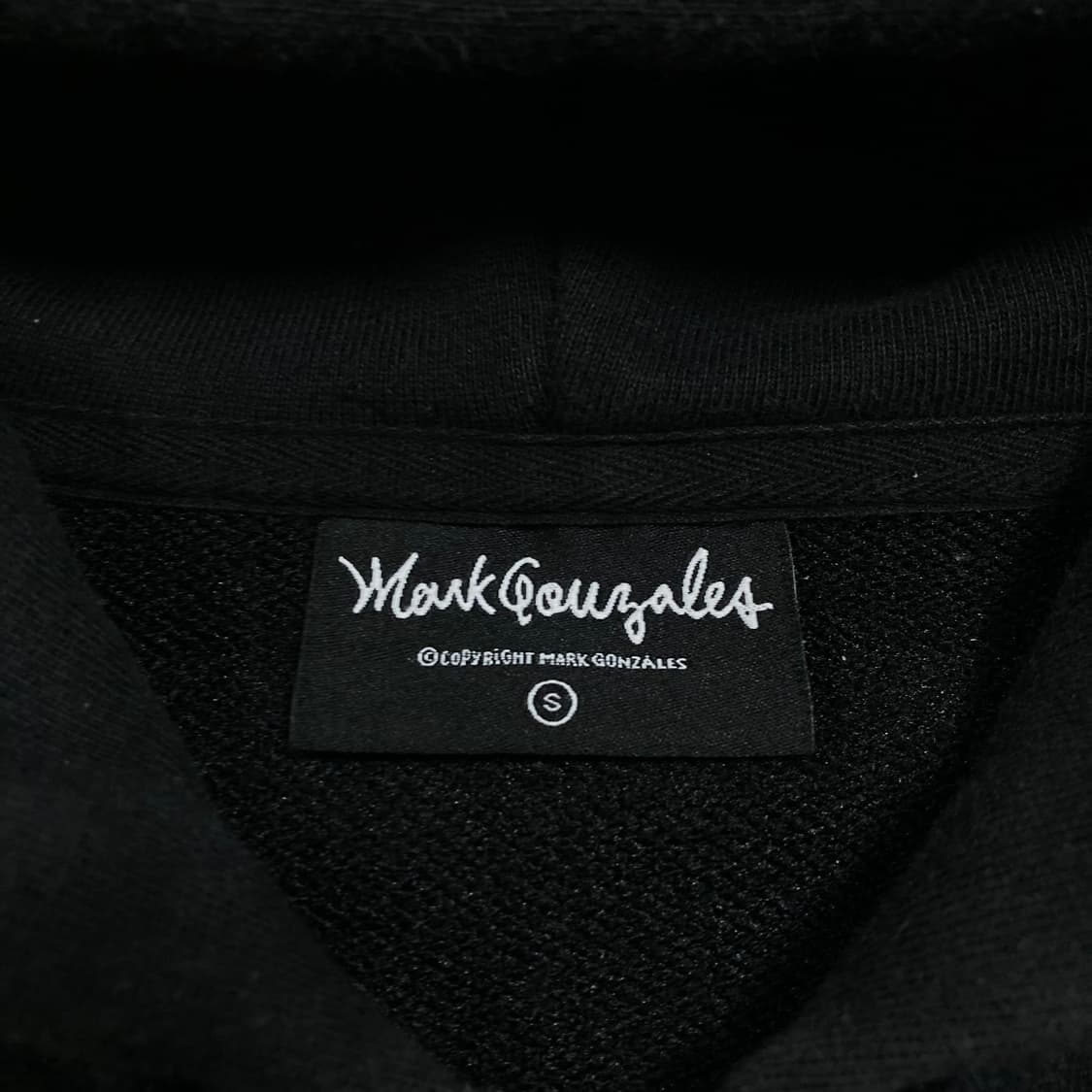 마크곤잘레스 스몰 로고 스펠아웃 블랙 후드 집업 상품이미지4